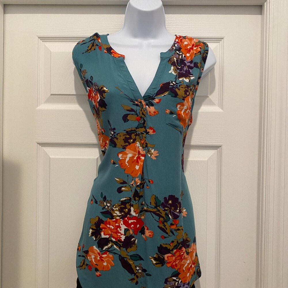 Market & Spruce Prat Henley Sleeveless Top